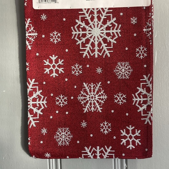 NWT Beautiful Red & White Snowflakes ❄️ Holiday Tapestry Table Runner 70x13 - Picture 7 of 14